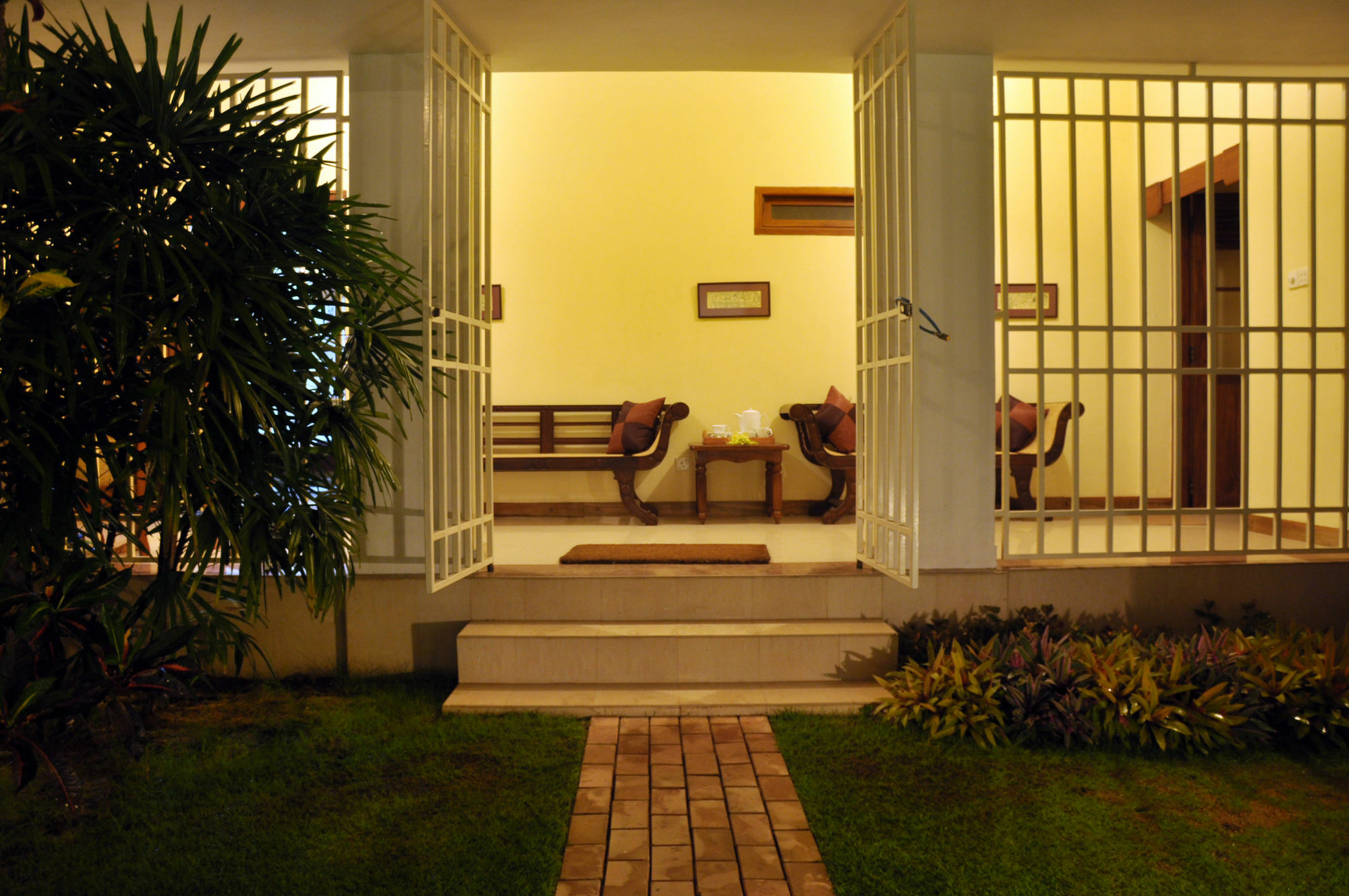 Serene Villa Ratnapura Bagian luar foto