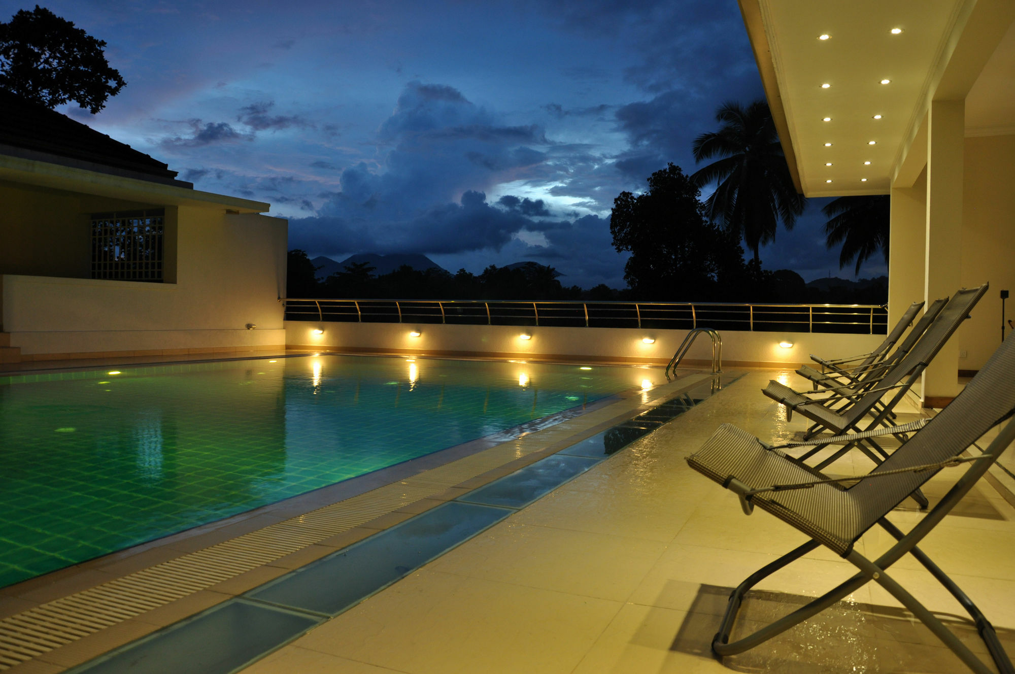 Serene Villa Ratnapura Bagian luar foto